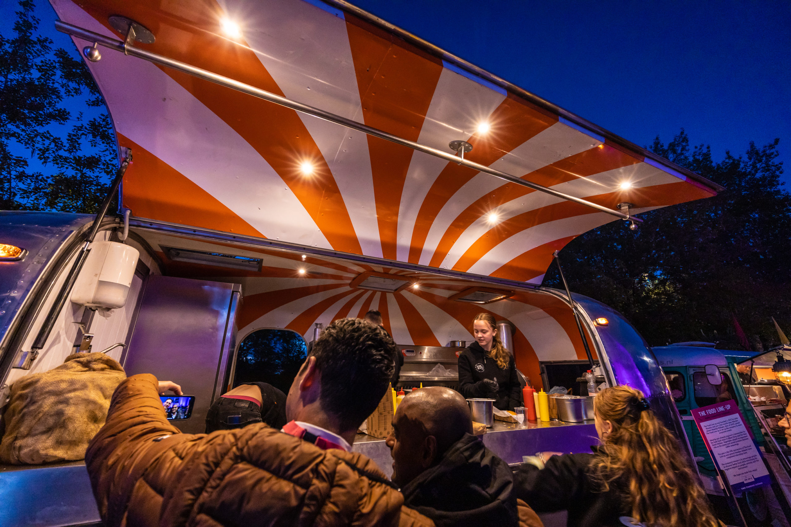 Sfeervol bedrijfsjubileum organiseren Feestlocatie sfeervol aangekleed voor jubileumviering