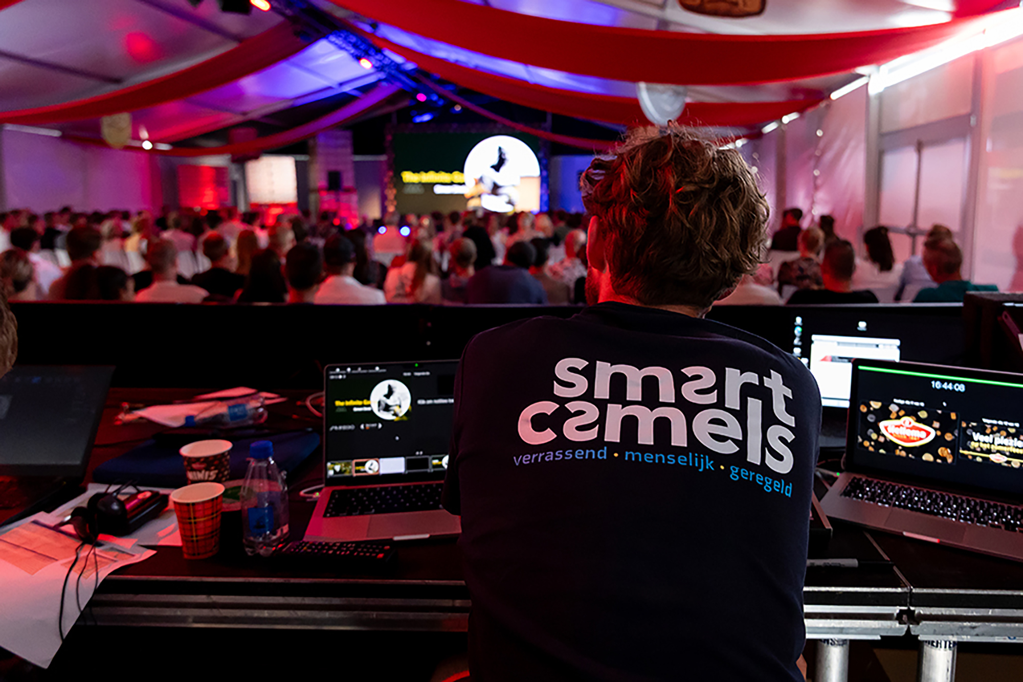 Smart Camels | Zomerfeest Hellema 2025 Smart Camels | Wij organiseren jouw symposium!